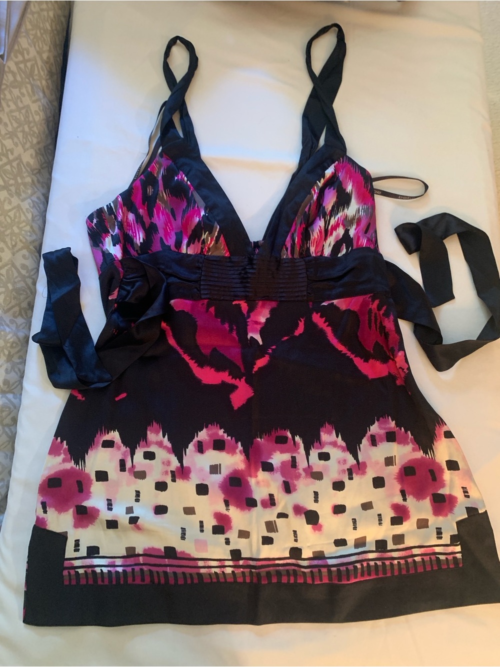 bebe Black and Magenta Printed V-Neck Camisole
